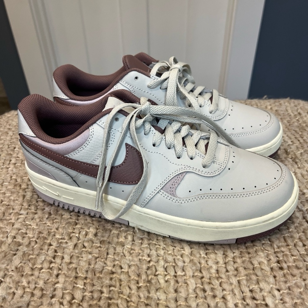 Nike Gamma Force Wmns Sz 9.5 /Men 8 Smokey Mauve‎ Lt Bone Violet Shoe DX9176-001